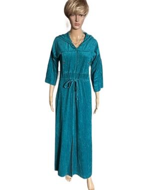 Lisanne Distinctive Loungewear ~ Small ~ Vintage ~ Turquoise ~ Suede ~ Robe